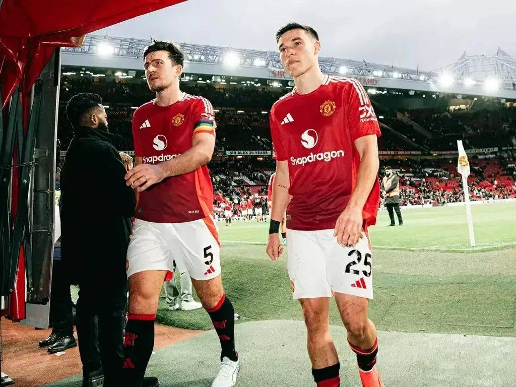 关于曼联球员伤缺情况多发，球队阵容问题暴露的信息