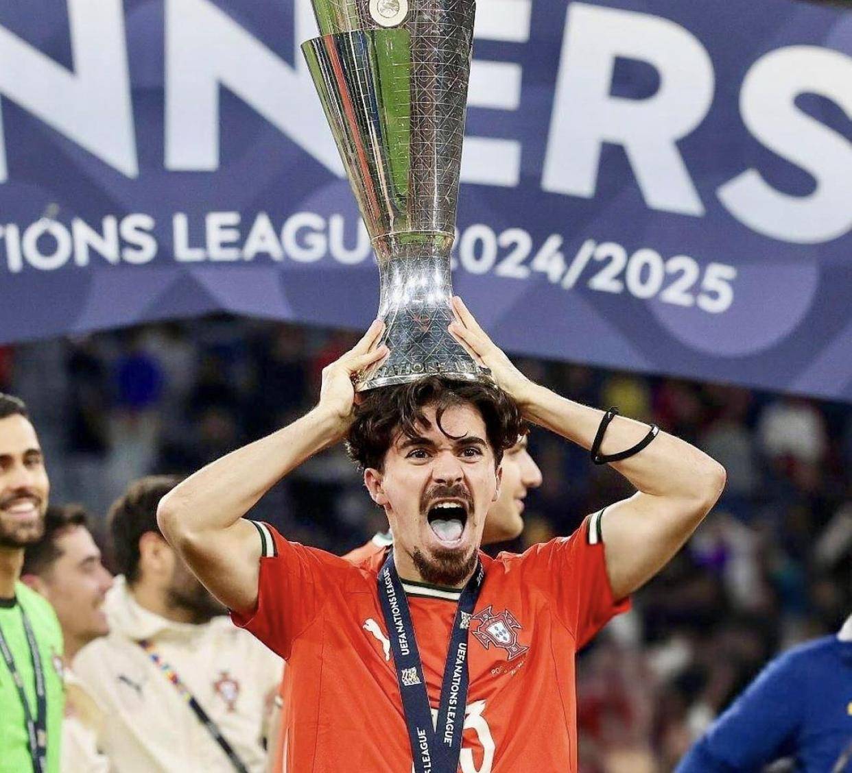 西班牙选手夺得举重比赛金牌 西班牙选手夺得举重比赛金牌