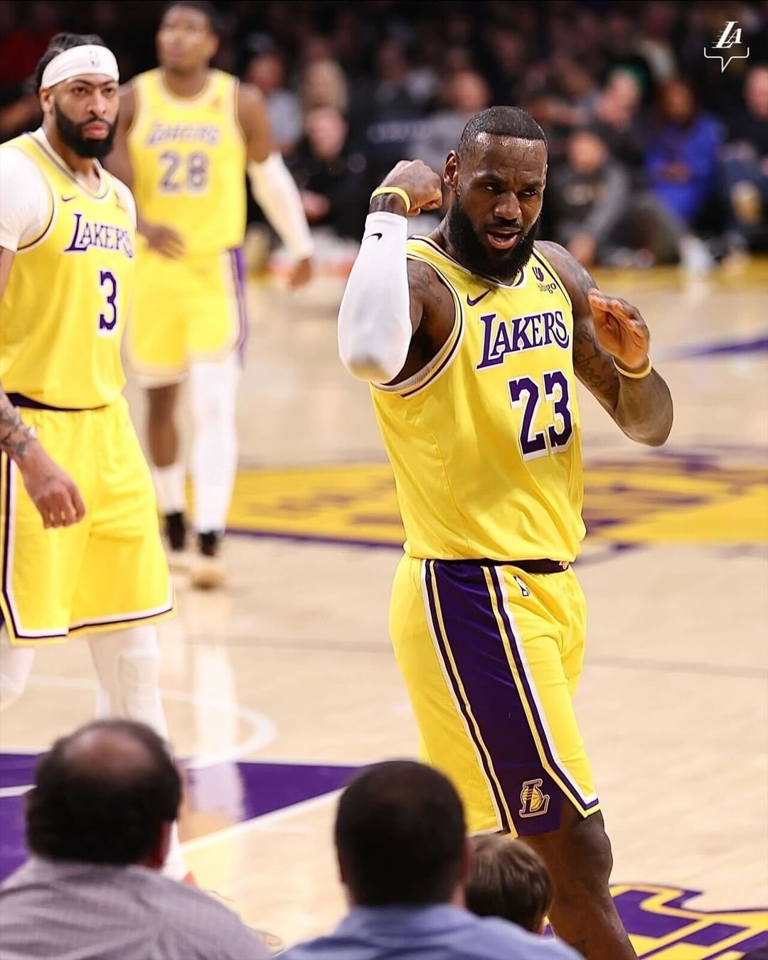 湖人客场战胜老鹰继续保持不败 湖人客场战胜老鹰继续保持不败