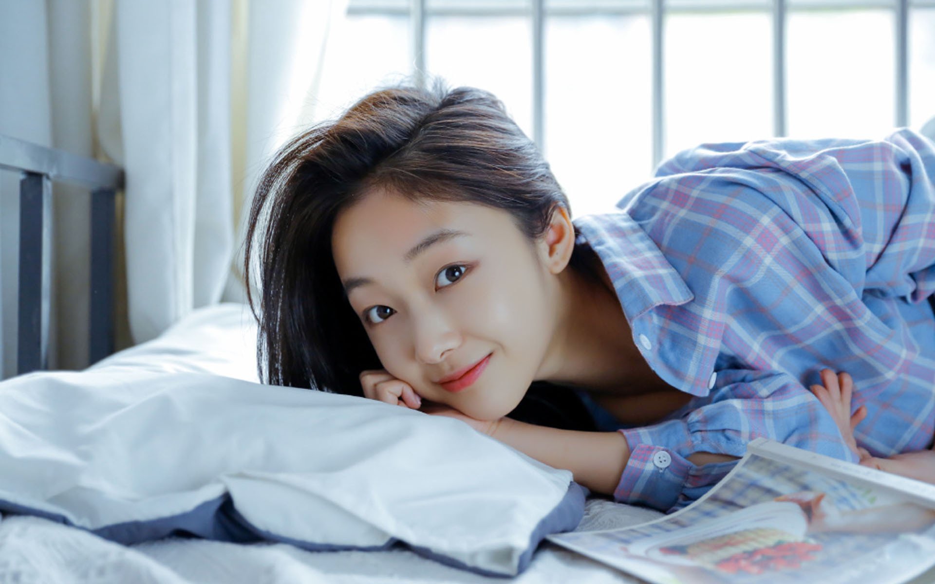 夜风中的赤色闪电,当哈利伯顿在F1街道上撕破寂静