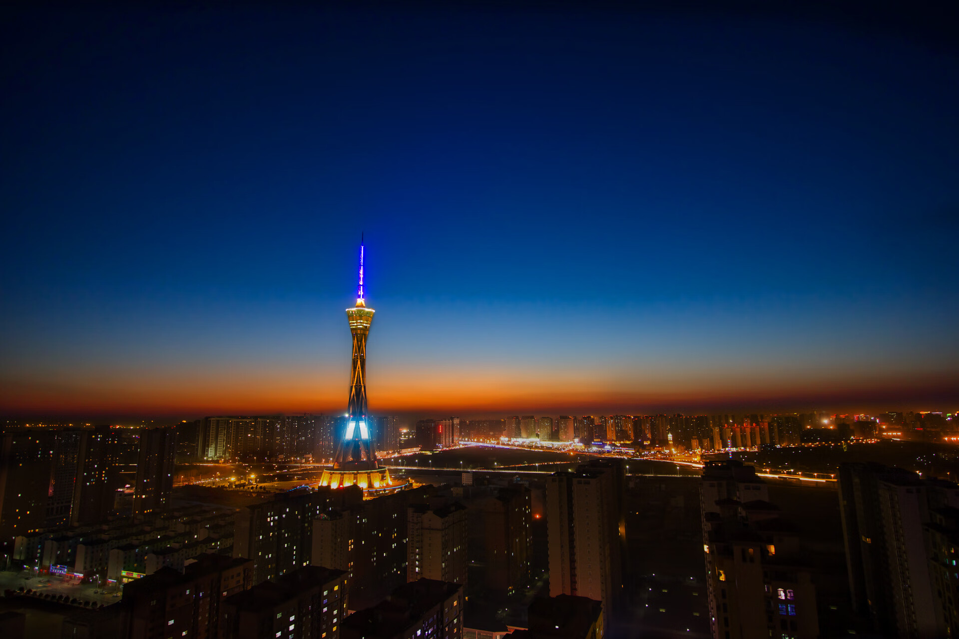 绿茵奇幻夜,当劳塔罗点燃乌克兰与哥斯达黎加的赛场